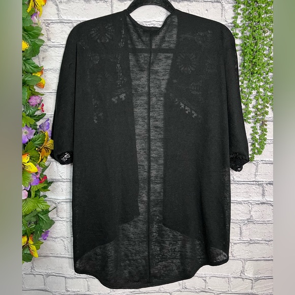 +🌸5/$25🌸Wet Seal Short Sleeve Open Front Lace Detailed Kimono Size Medium - Picture 9 of 13